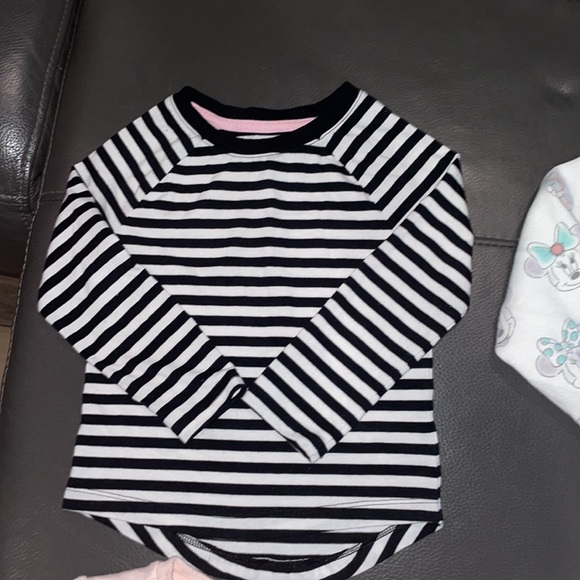 4x lot of 3T Disney sweaters and long sleeve striped tee - Picture 4 of 5